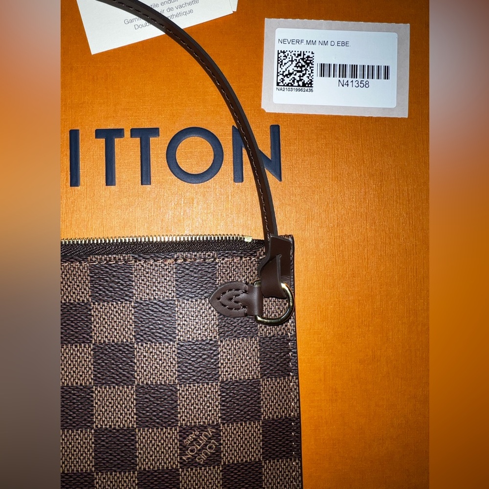 Louis Vuitton Damier Neverfull Pouchette - Picture 3 of 8